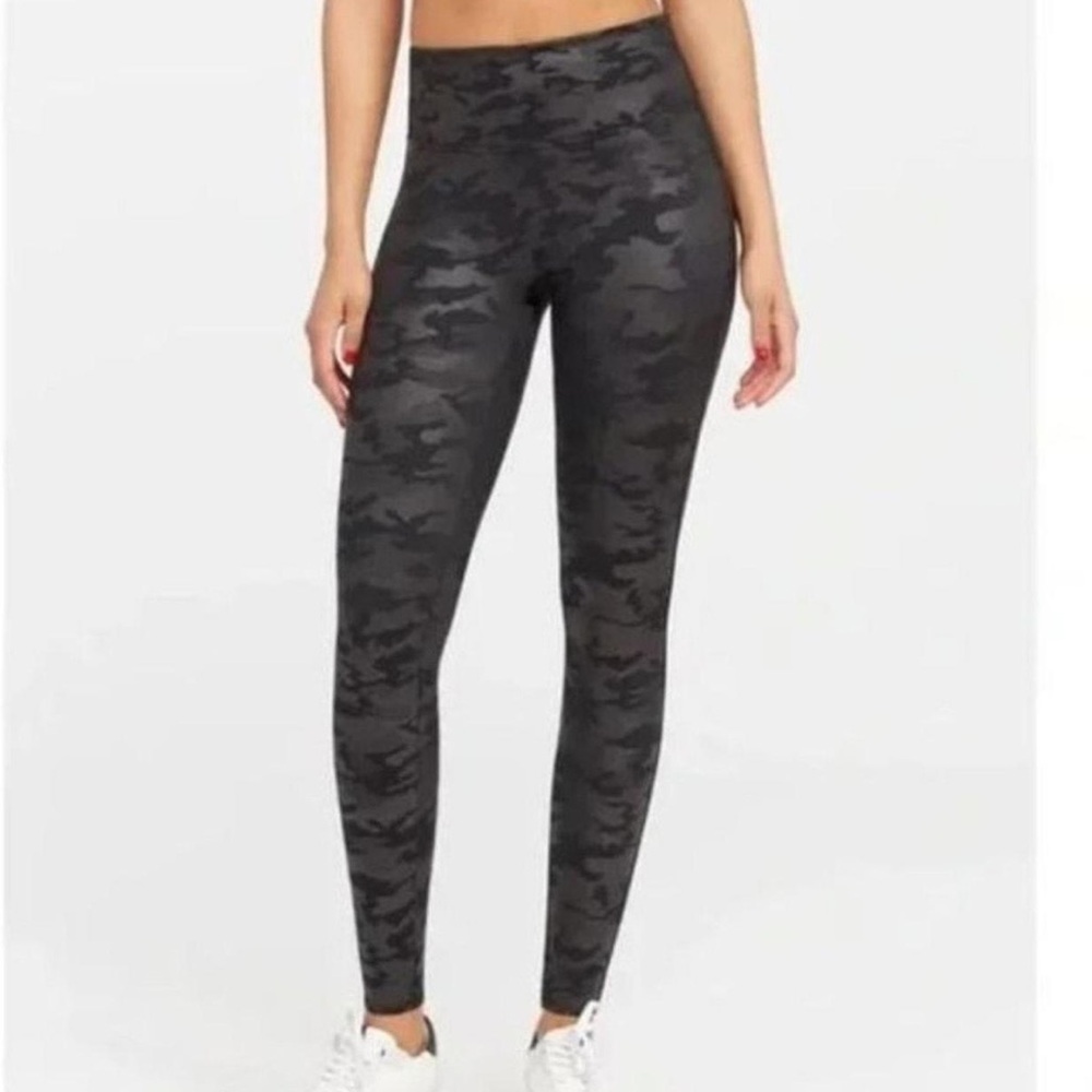 SPANX Camouflage Leggings - Black and Gray sz medium